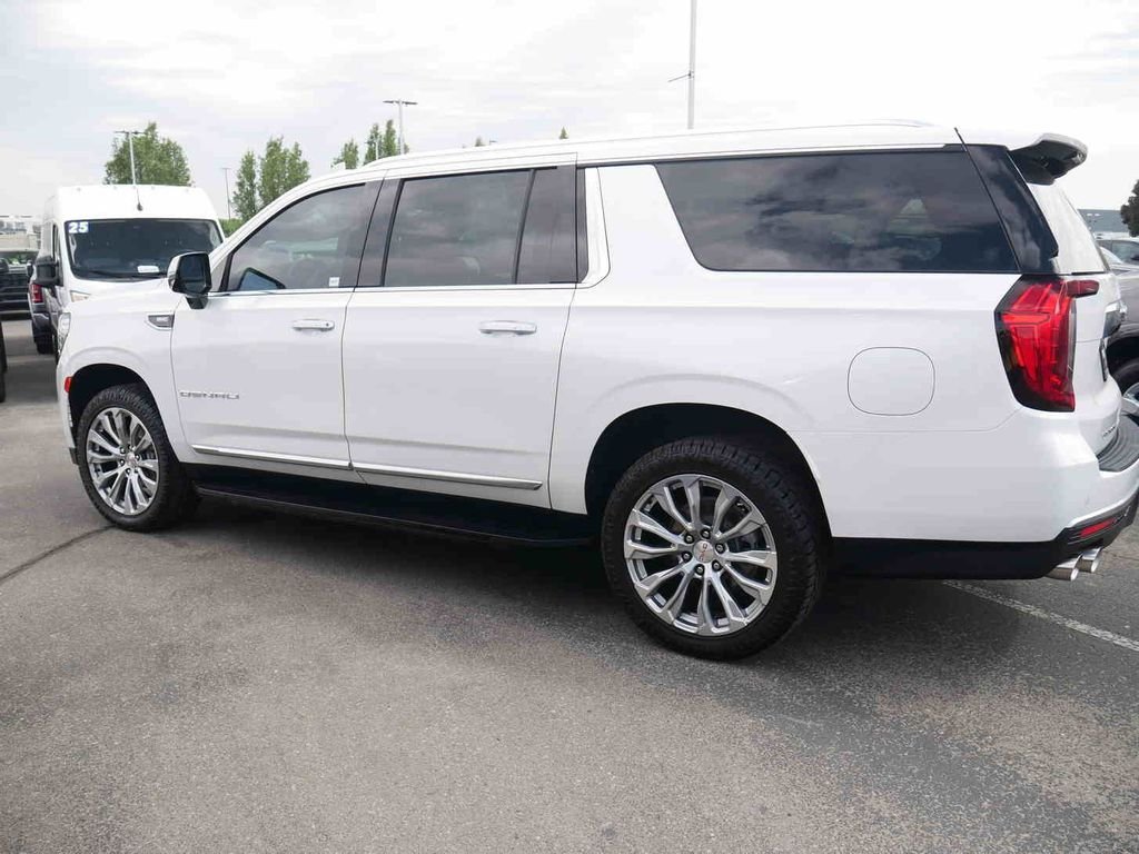 Used 2024  GMC Denali image 19