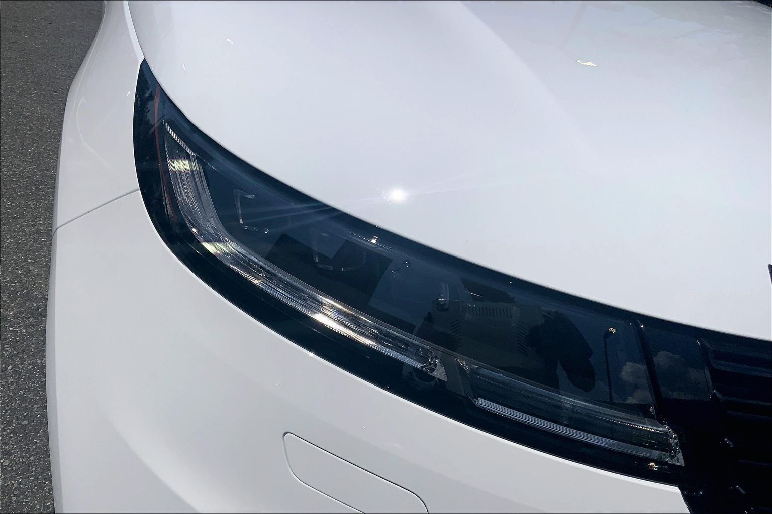 New 2026 Fuji White Land Rover Dynamic SE image 13