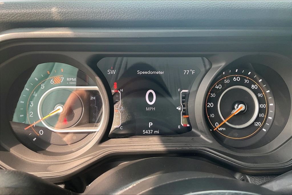 Used 2024  Jeep Sport S image 18