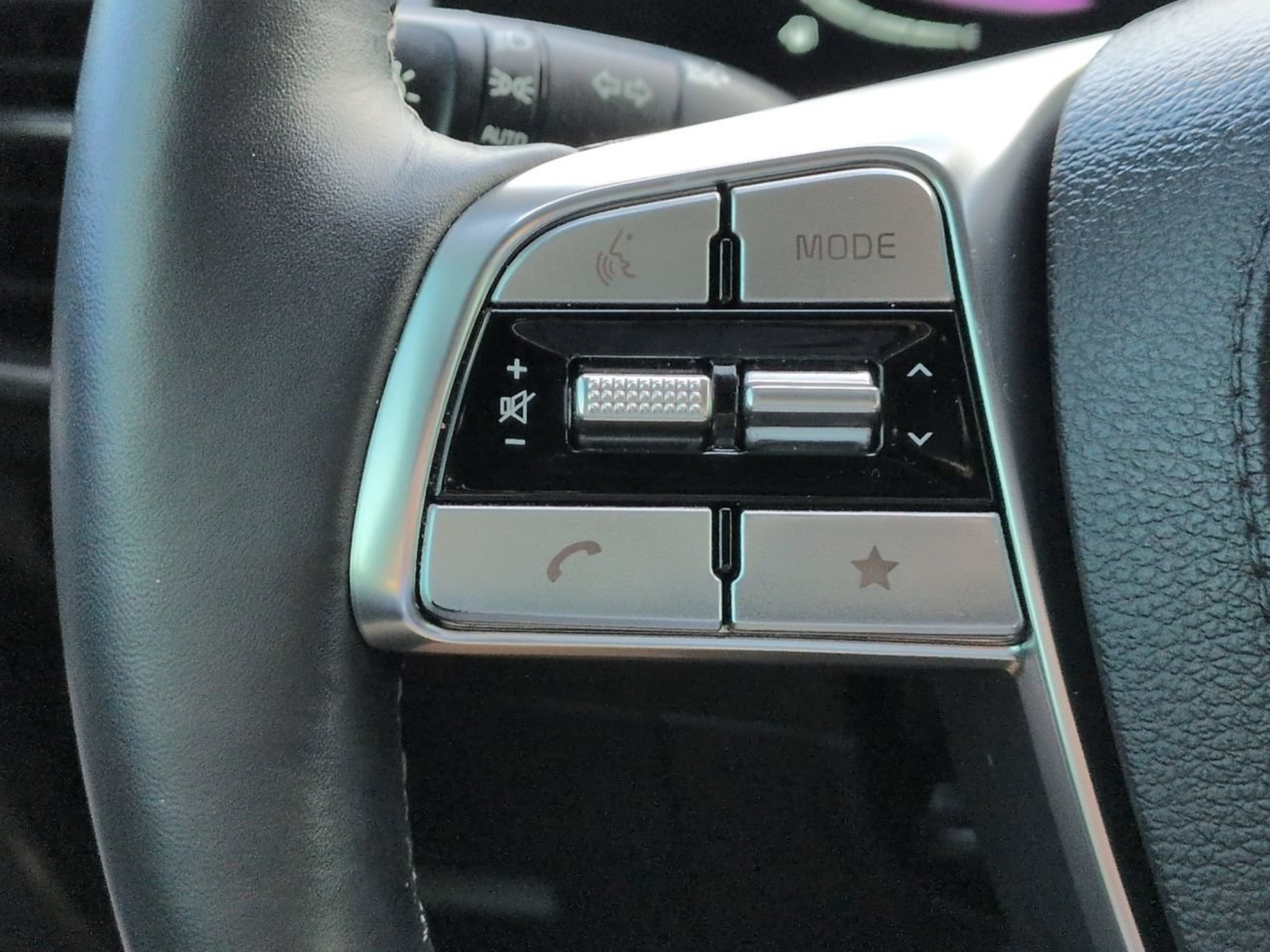 Certified Used 2025 Panthera Metal Kia EX X-Line image 27