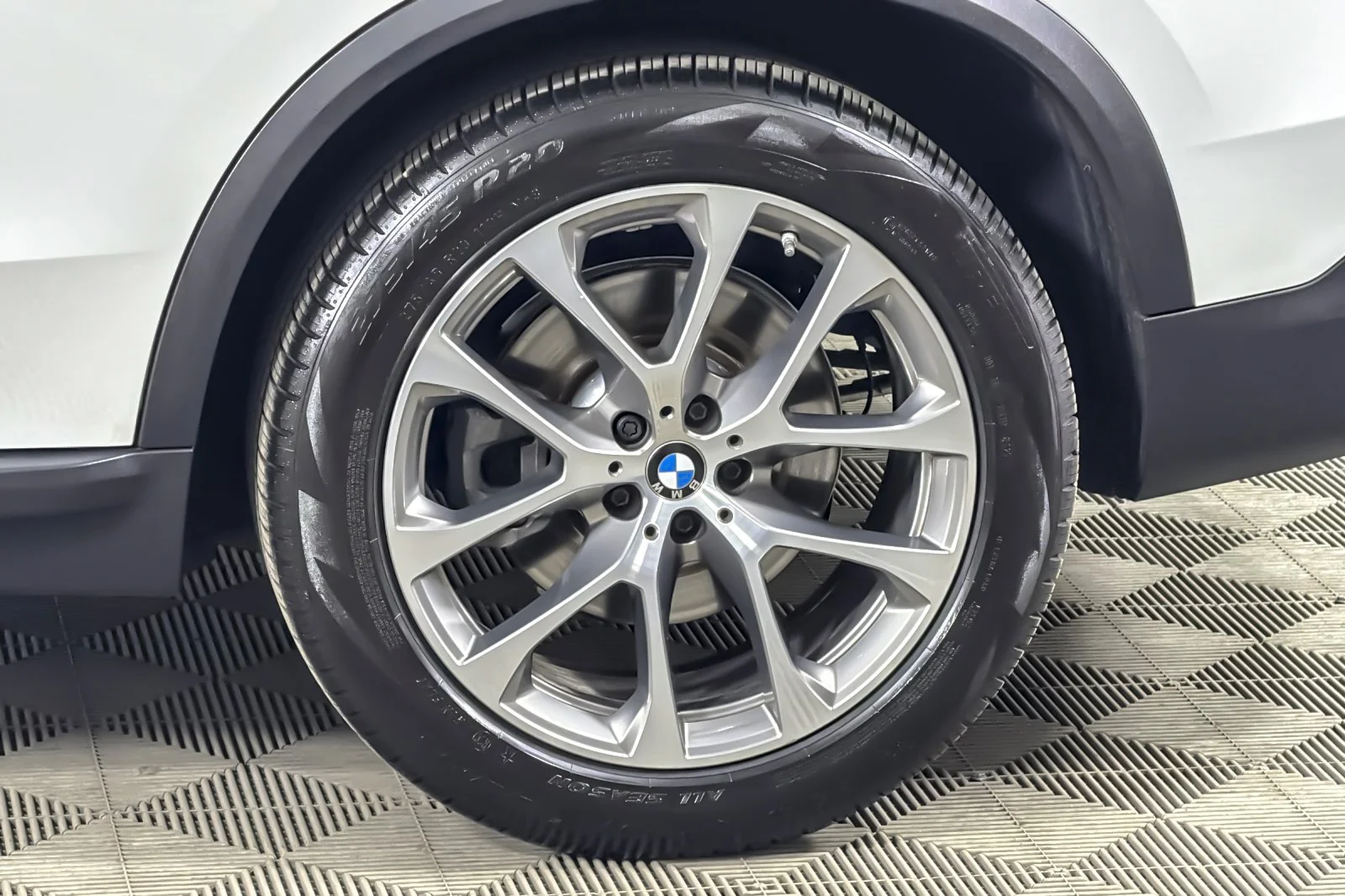 Used 2023 Alpine White BMW sDrive40i Sports Activity Vehicle image 26