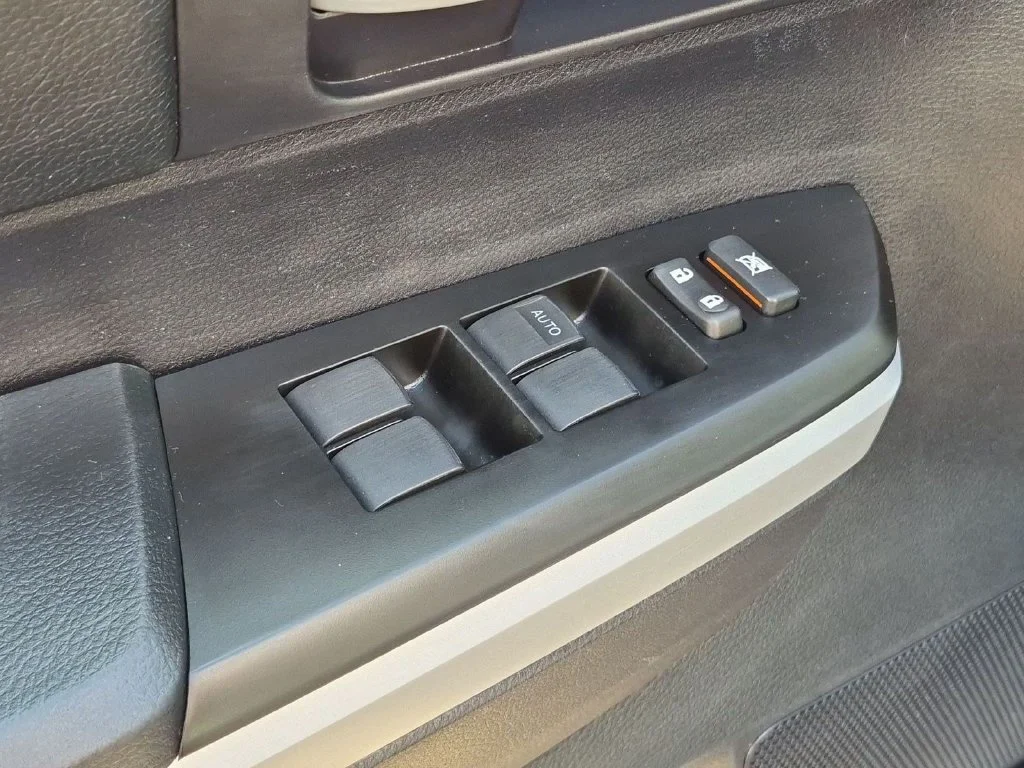 Used 2020 Cement Toyota SR5 image 11