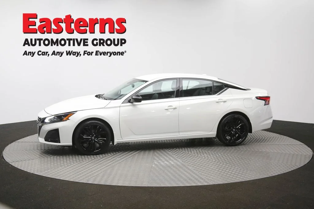 Used 2023 White Nissan 2.5 SR image 58