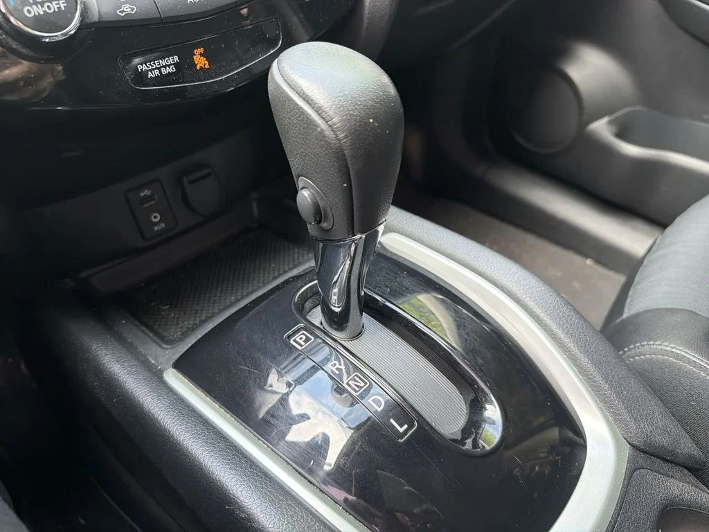 Used 2016 Blue Nissan SL image 15