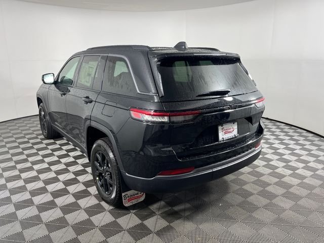 New 2026 Diamond Black Crystal Pearl-Coat Exterior Paint Jeep Altitude image 6