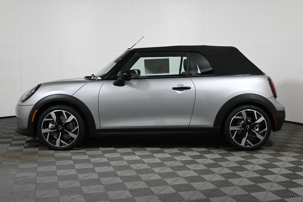 New 2026 Silver MINI Signature Plus image 2