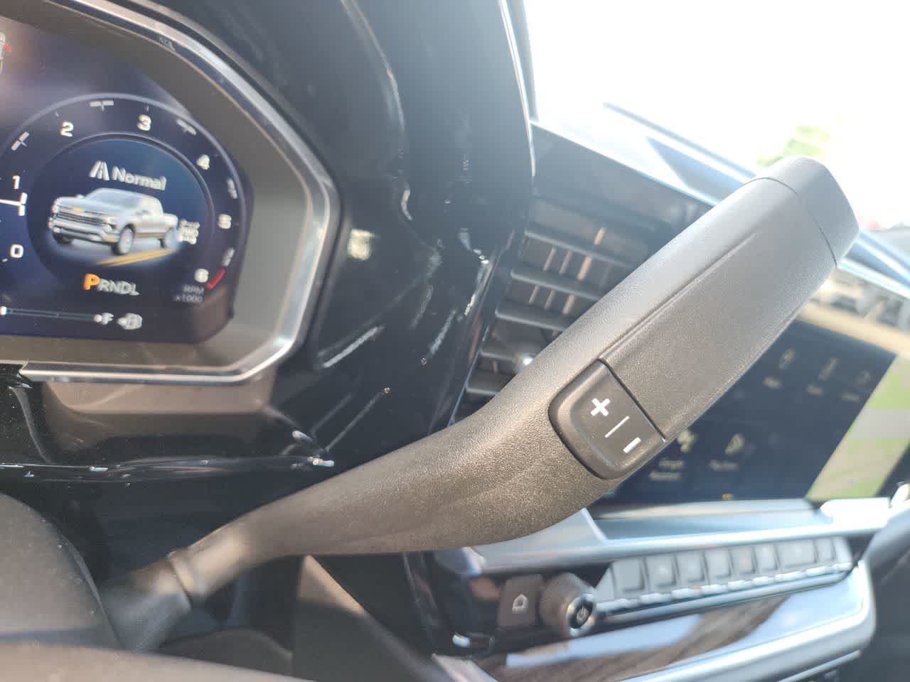 New 2026 Summit White Chevrolet LT (2FL) image 19