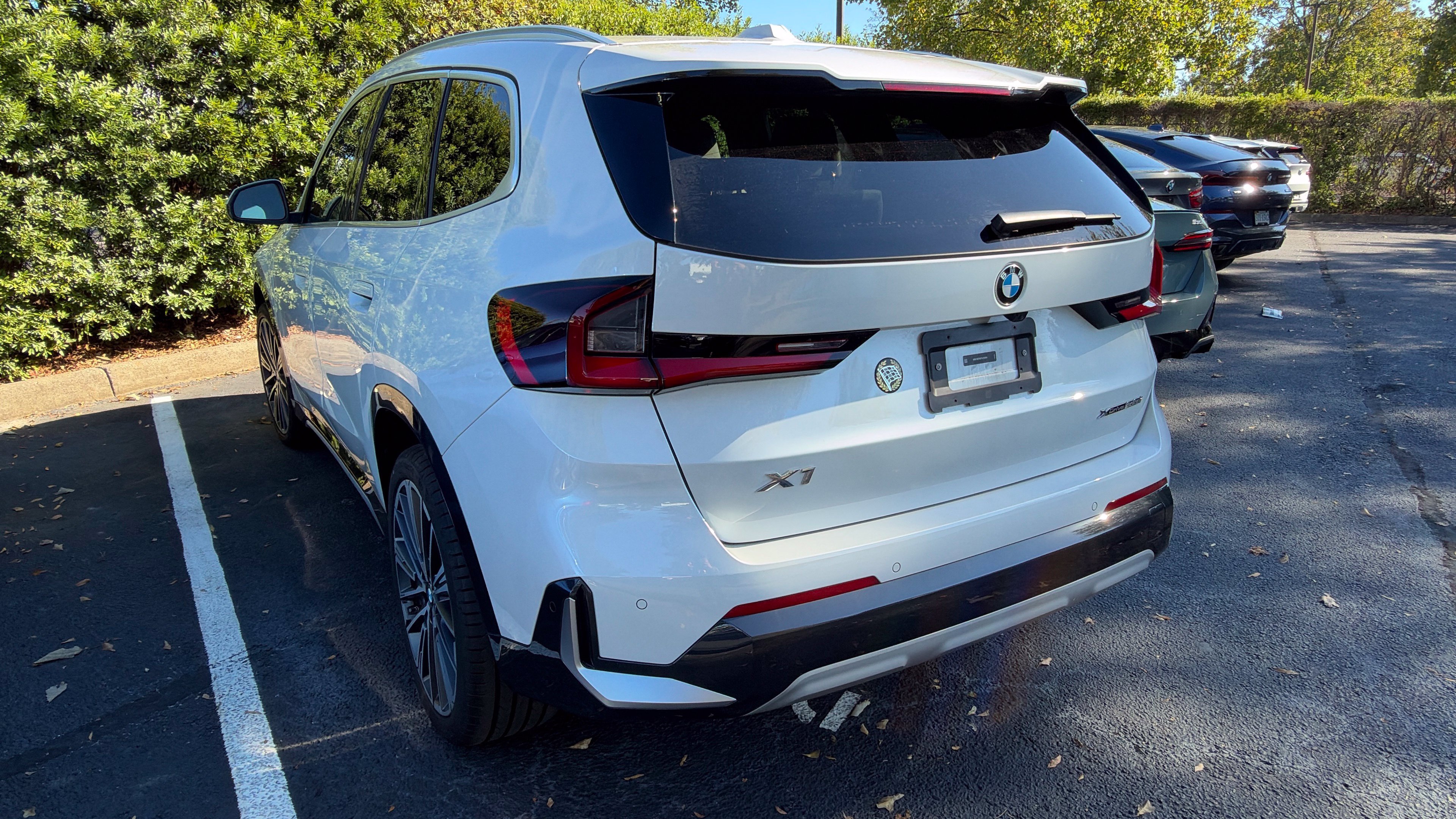 Used 2026 Mineral White Metallic BMW xDrive28i image 8