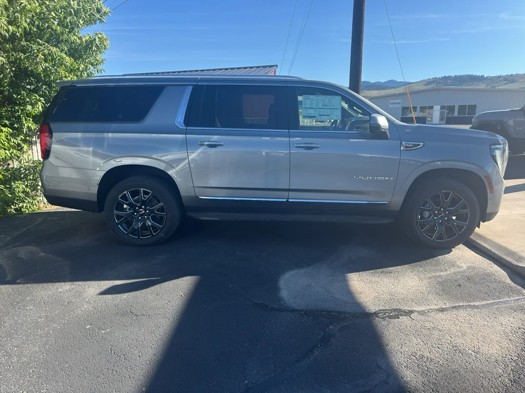 New 2026 Sterling Metallic GMC Elevation image 4