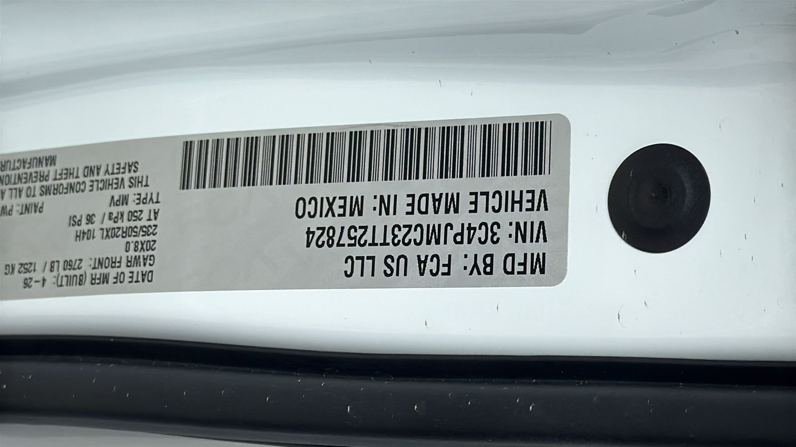 New 2026 Bright White Clear-Coat Exterior Paint Jeep Overland image 31