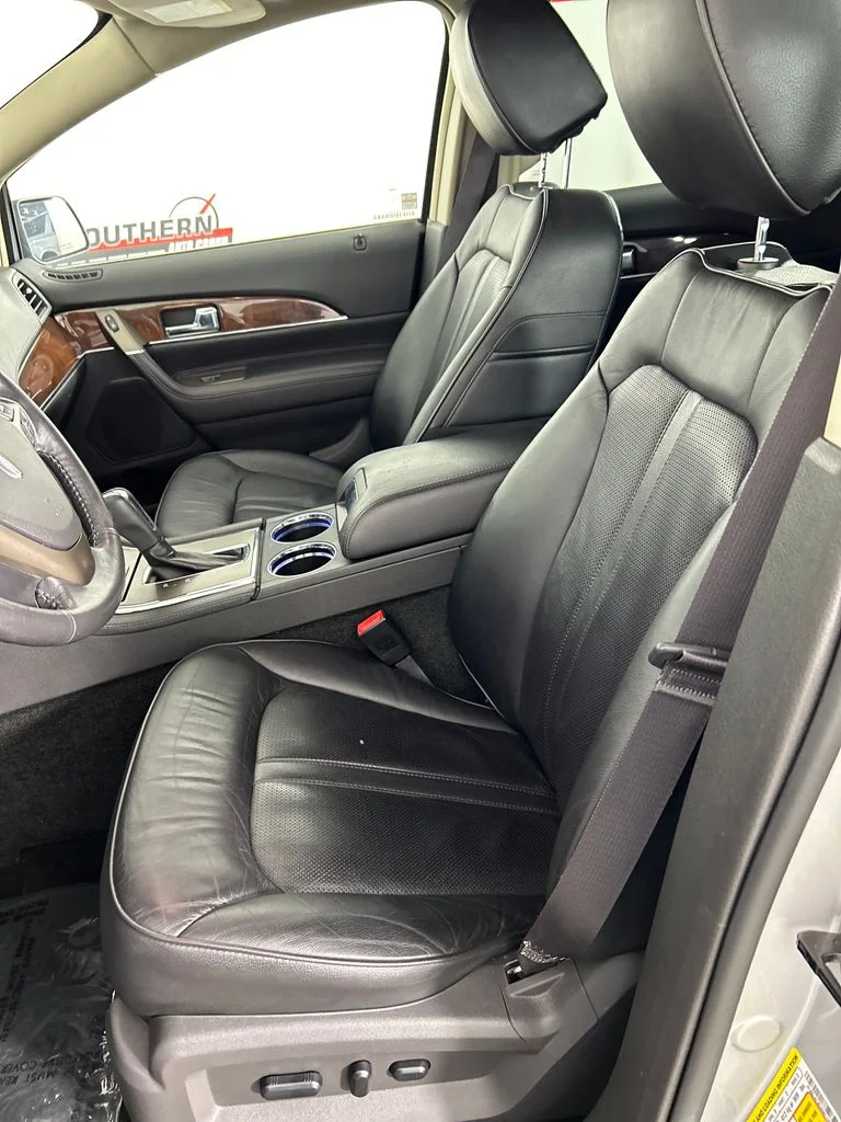 Used 2014 Silver Lincoln Base image 12