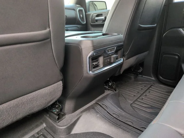 Used 2021 Summit White GMC  image 27