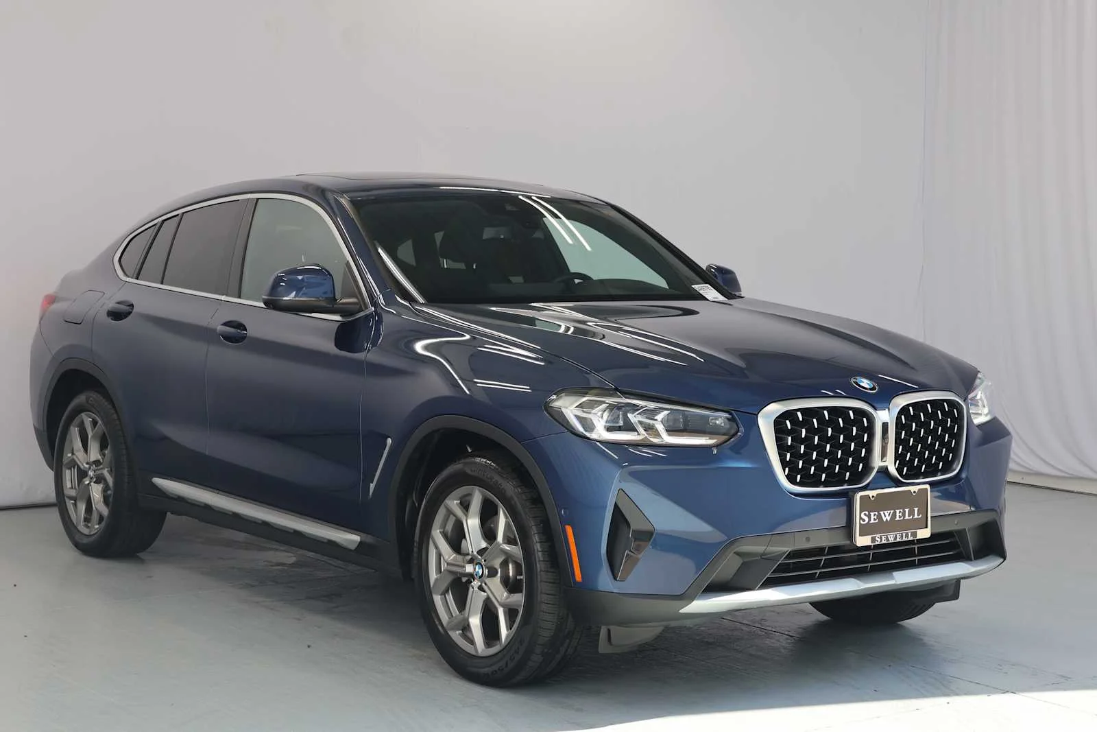 Certified Used 2025 Phytonic Blue Metallic BMW xDrive30i image 3