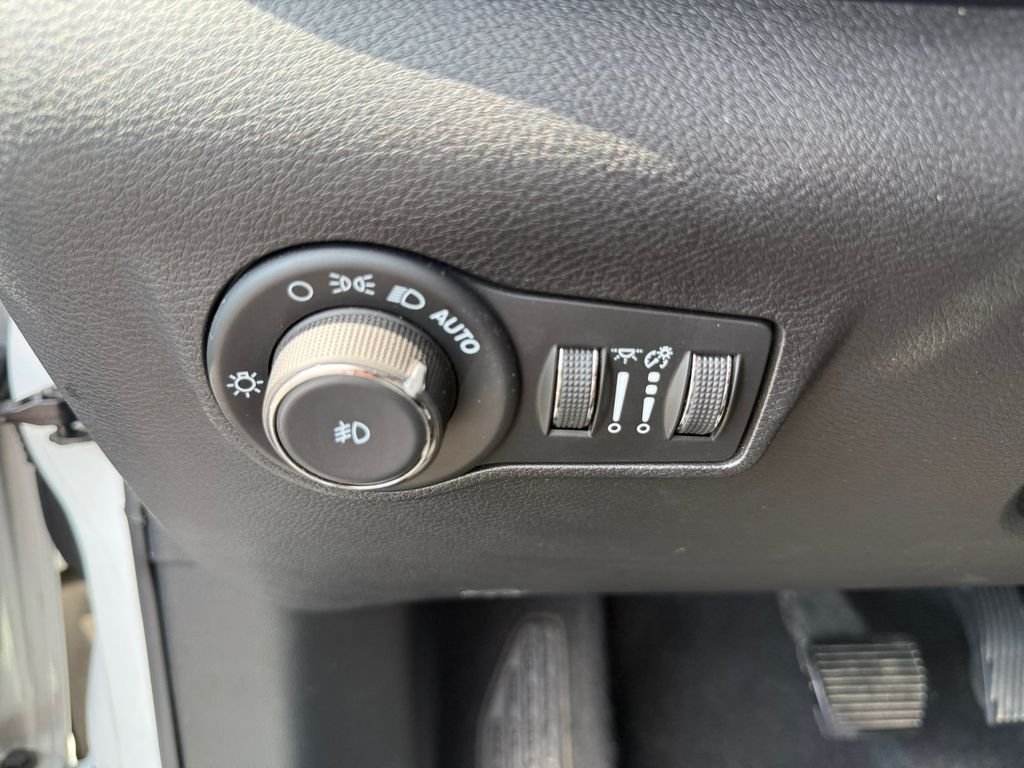 Used 2024 White Jeep Limited image 35
