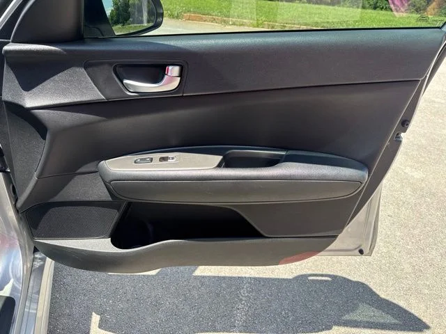 Used 2019 Silver Kia LX image 9
