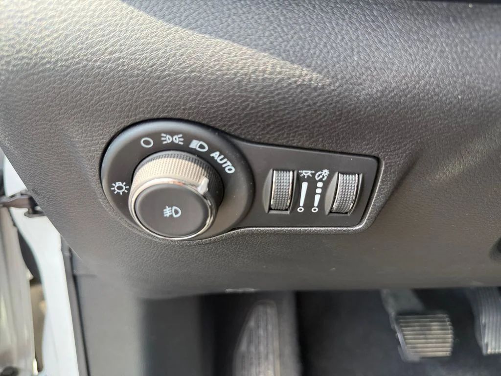 Used 2024 White Jeep Limited image 35