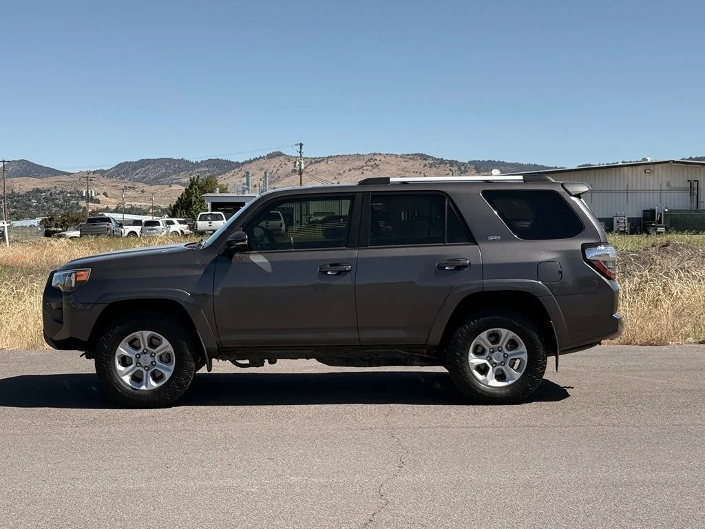 Used 2022 Magnetic Gray Metallic Toyota SR5 Premium image 3