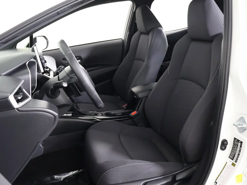 Used 2019 White Toyota SE image 27