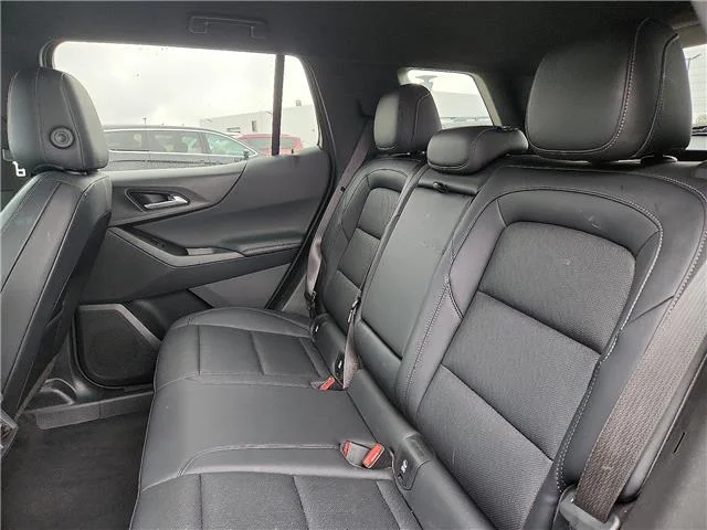 Used 2025 Blue Chevrolet LT Front-Wheel Drive image 9