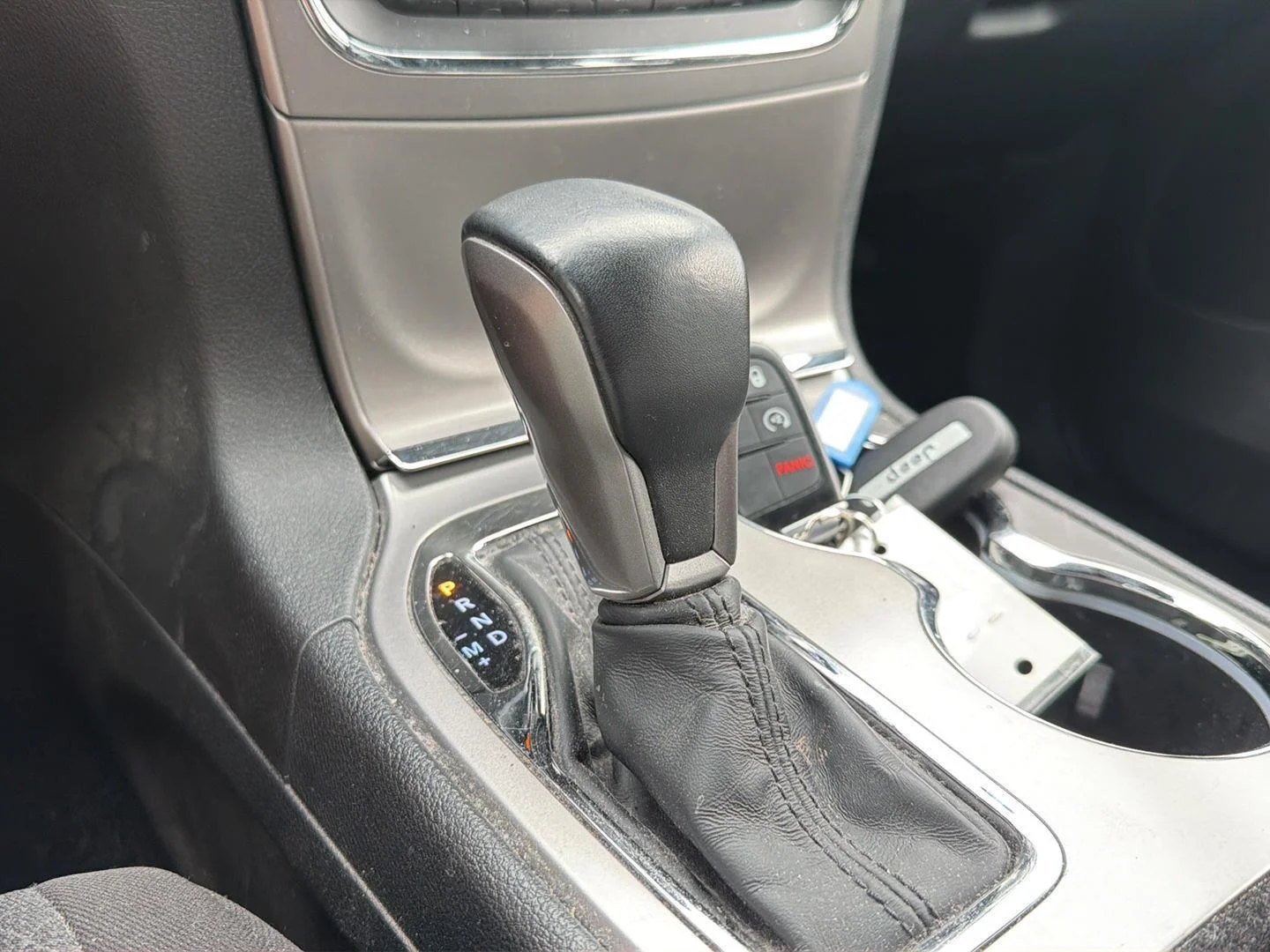 Used 2021 Granite Crystal Metallic Clearcoat Jeep Laredo E image 15