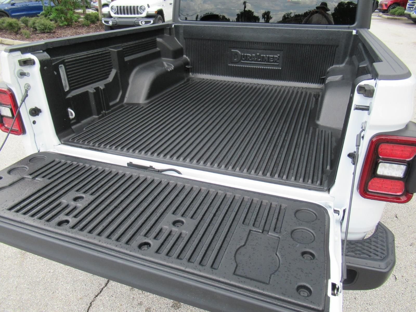 Used 2026 White Jeep Mojave image 10