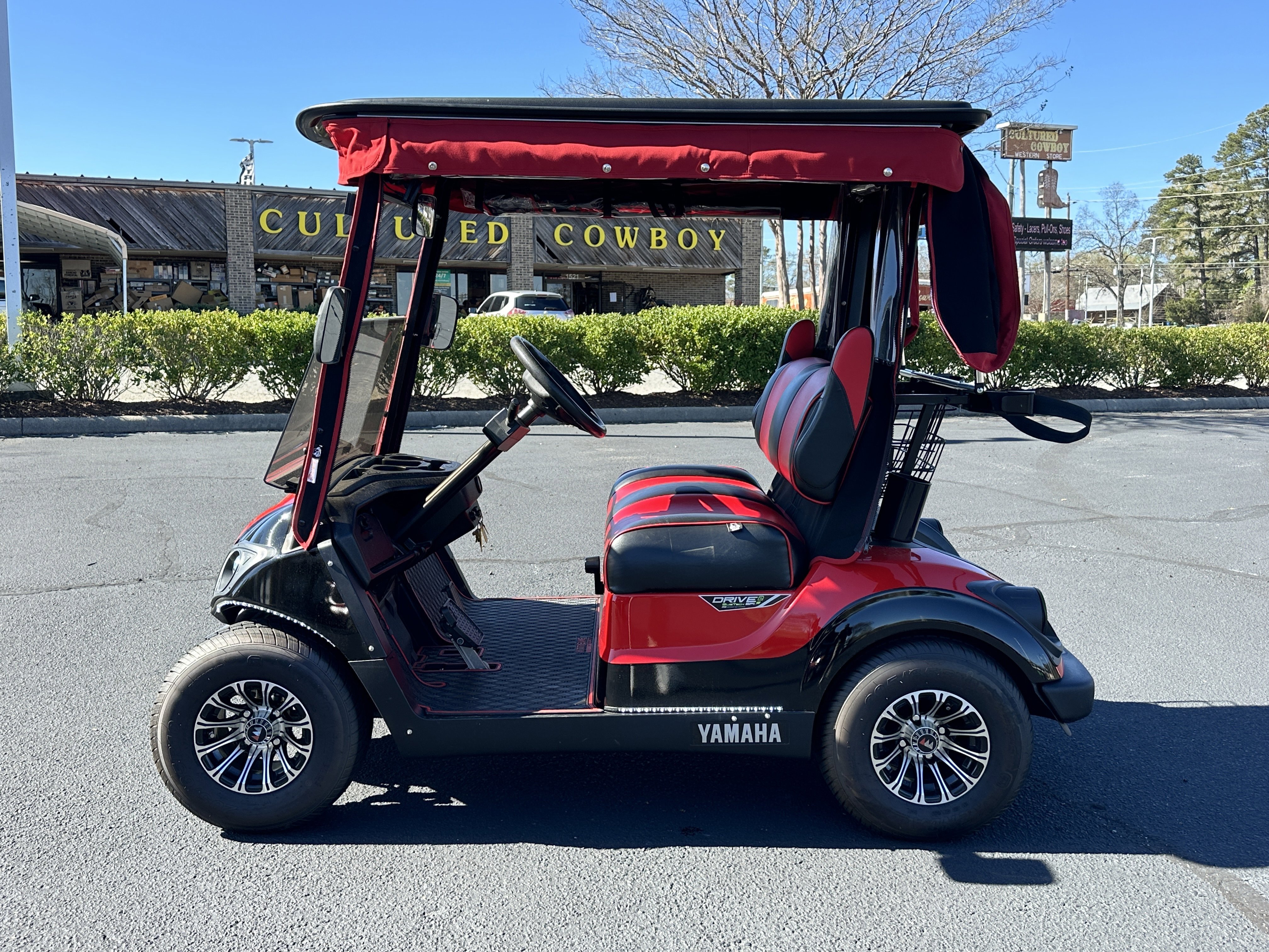 Used 2022 VIPER RED YAMAHA  image 5