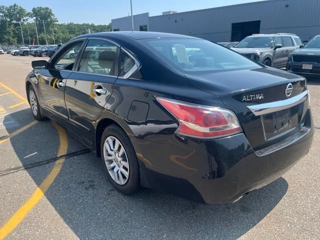 Used 2015 Super Black Nissan 2.5 S image 5