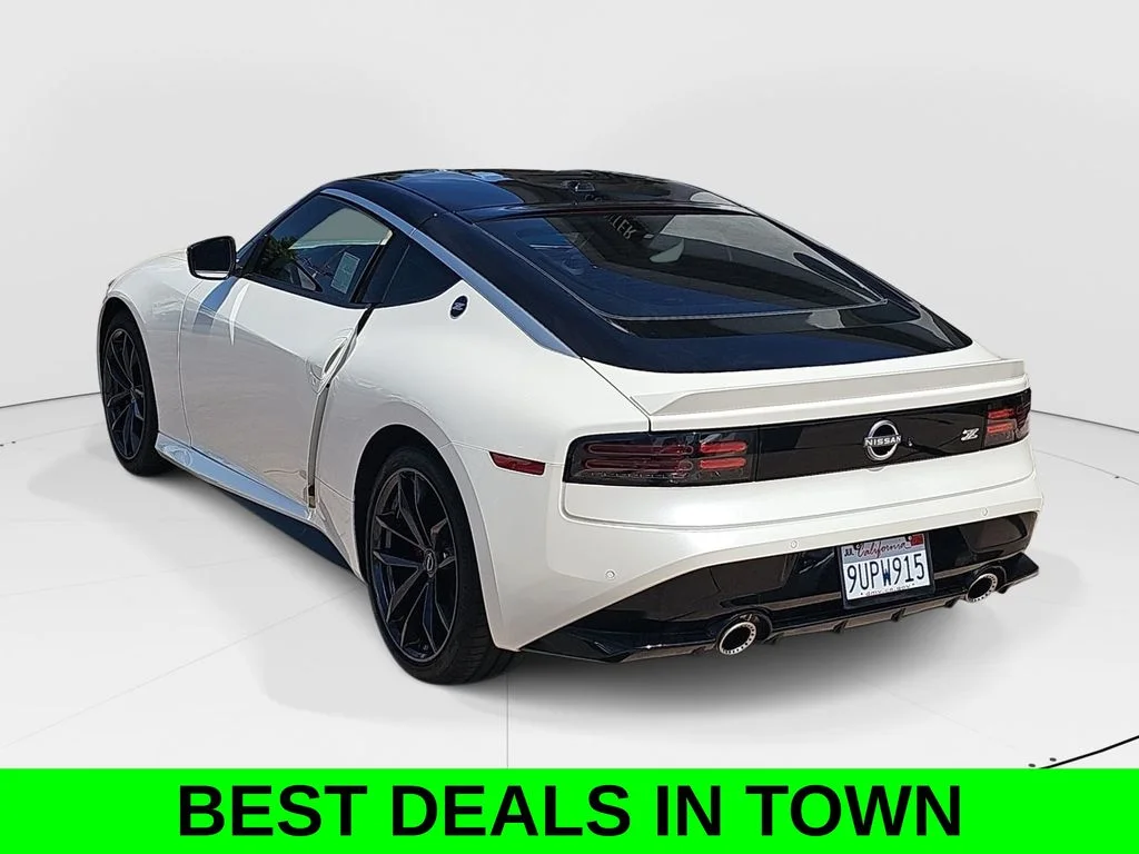 Used 2025 White Nissan Performance image 5