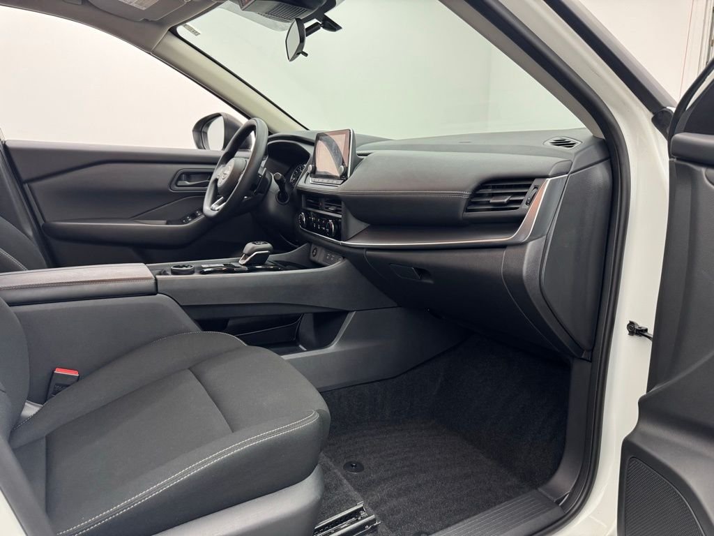 Used 2024 Glacier White Nissan S image 29