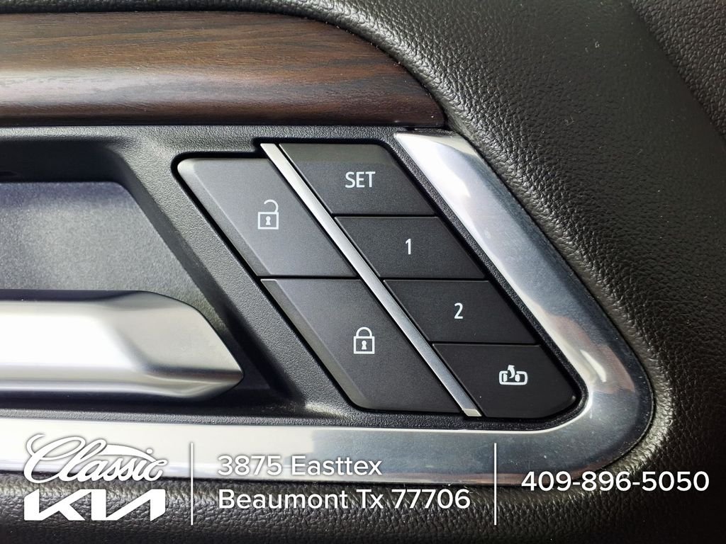 Used 2025 White GMC SLT image 20