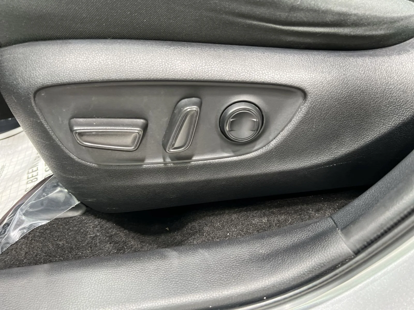 Used 2020 Silver Toyota XLE image 12