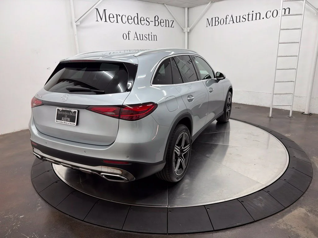 New 2027 Silver Mercedes-Benz GLC 300 image 7