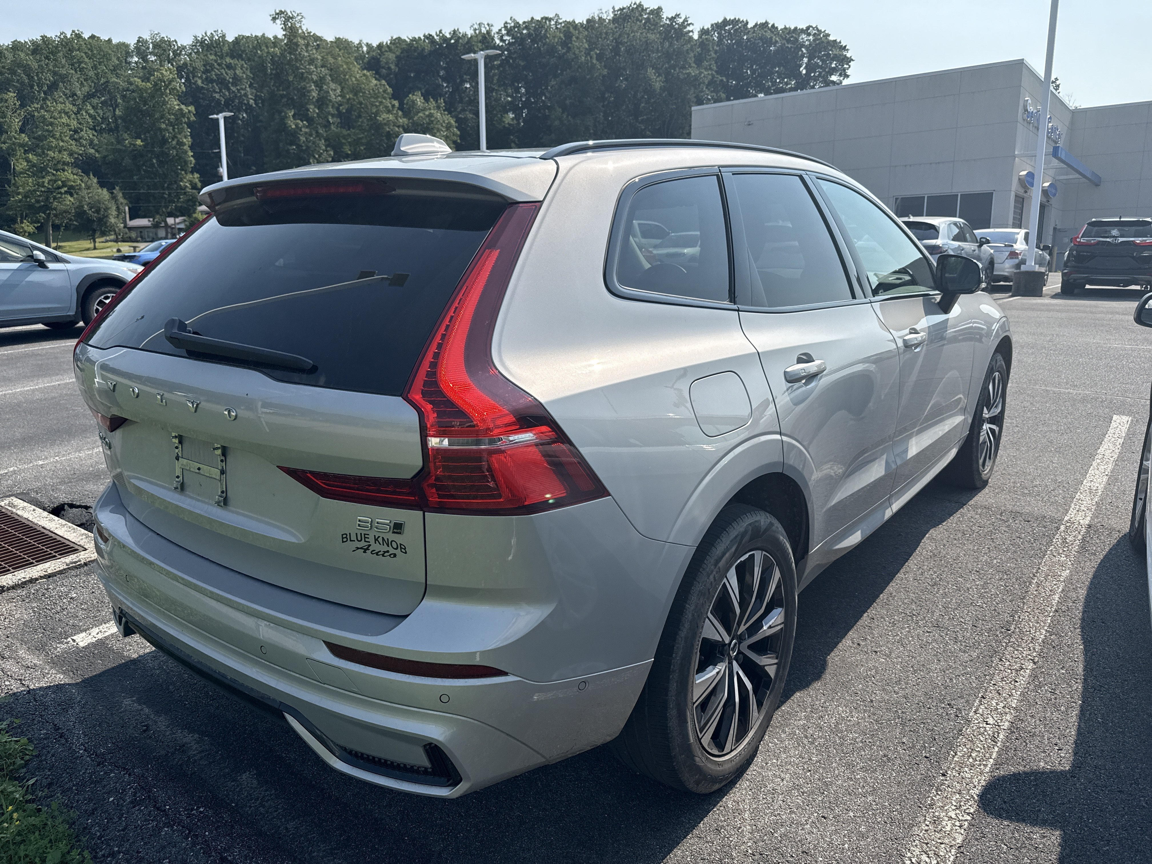 Used 2024 Silver Dawn Metallic Volvo Plus Dark Theme image 4