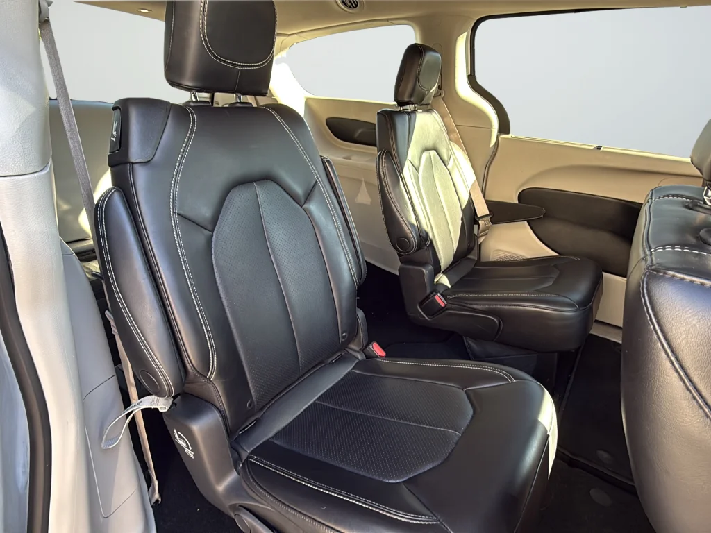Used 2023 White Chrysler Touring L image 20