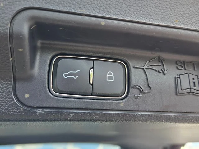 Used 2022 Silver Ford XLT image 13