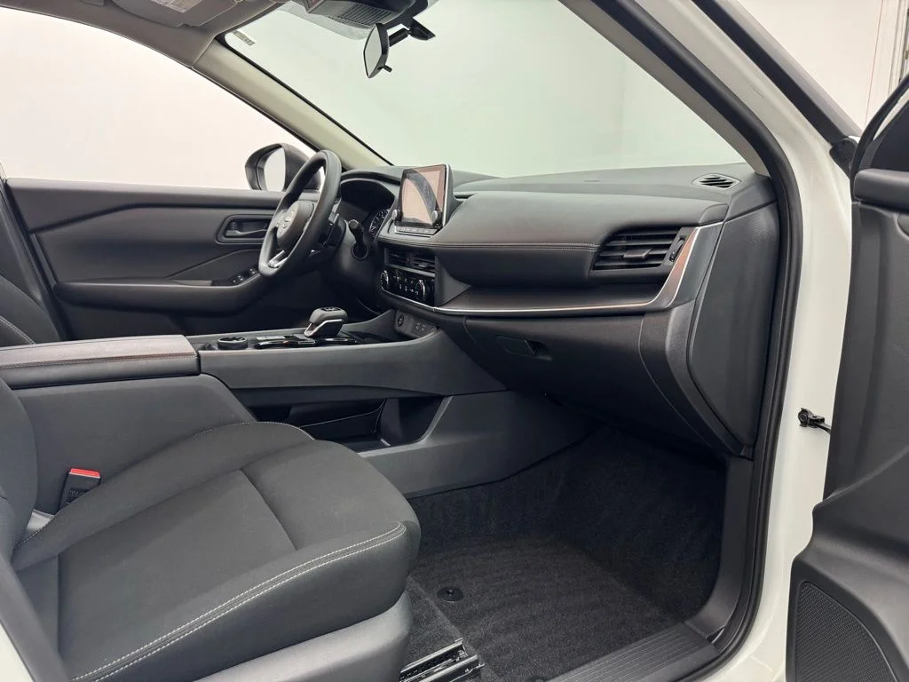 Used 2024 Glacier White Nissan S image 29