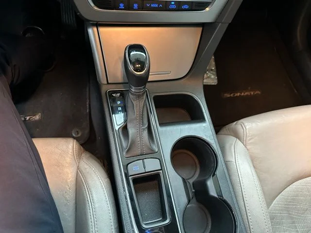 Used 2015 Silver Hyundai Sport image 17