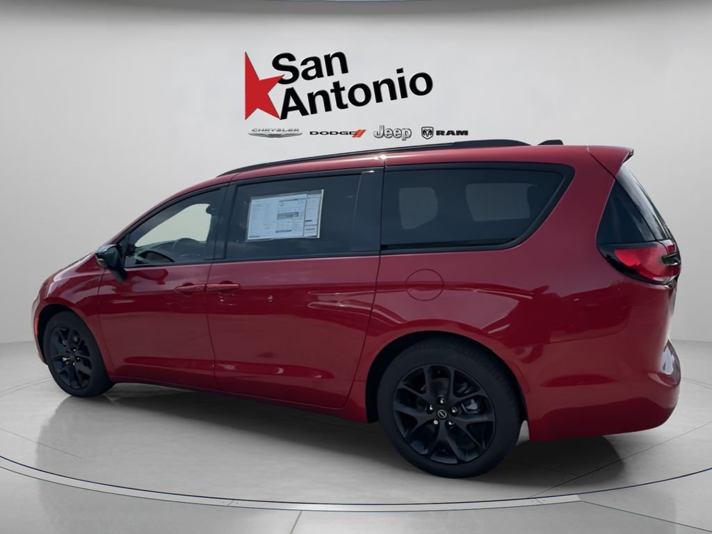 New 2026 Red Hot Pearl-Coat Exterior Paint Chrysler Select image 15