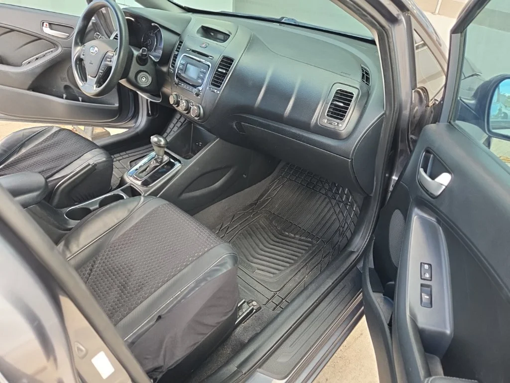 Used 2018  Kia LX image 11