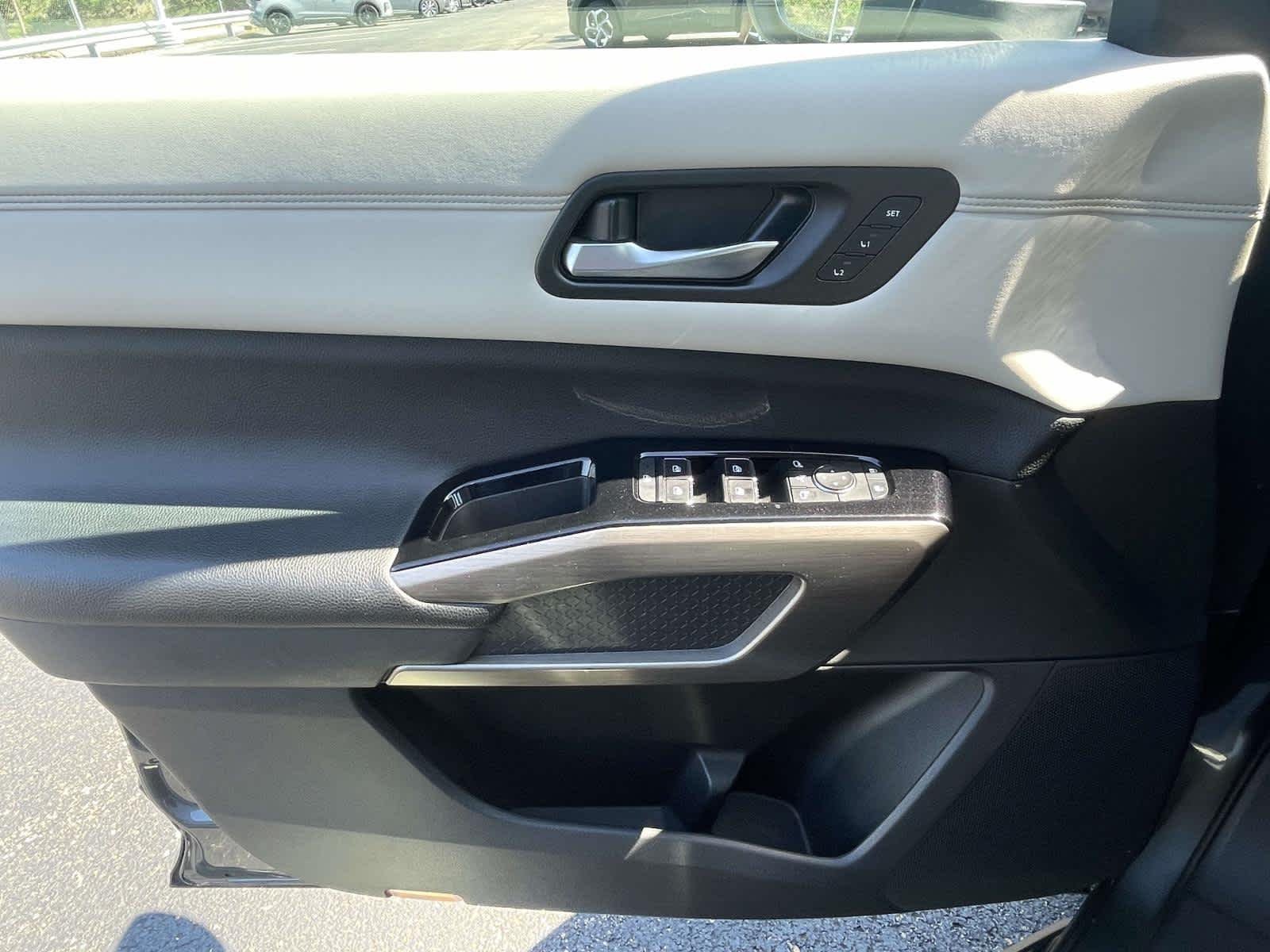 Used 2022 Gun Metallic Nissan Platinum image 35