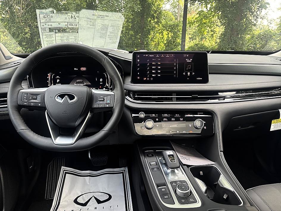 New 2027 Radiant White INFINITI LUXE image 19