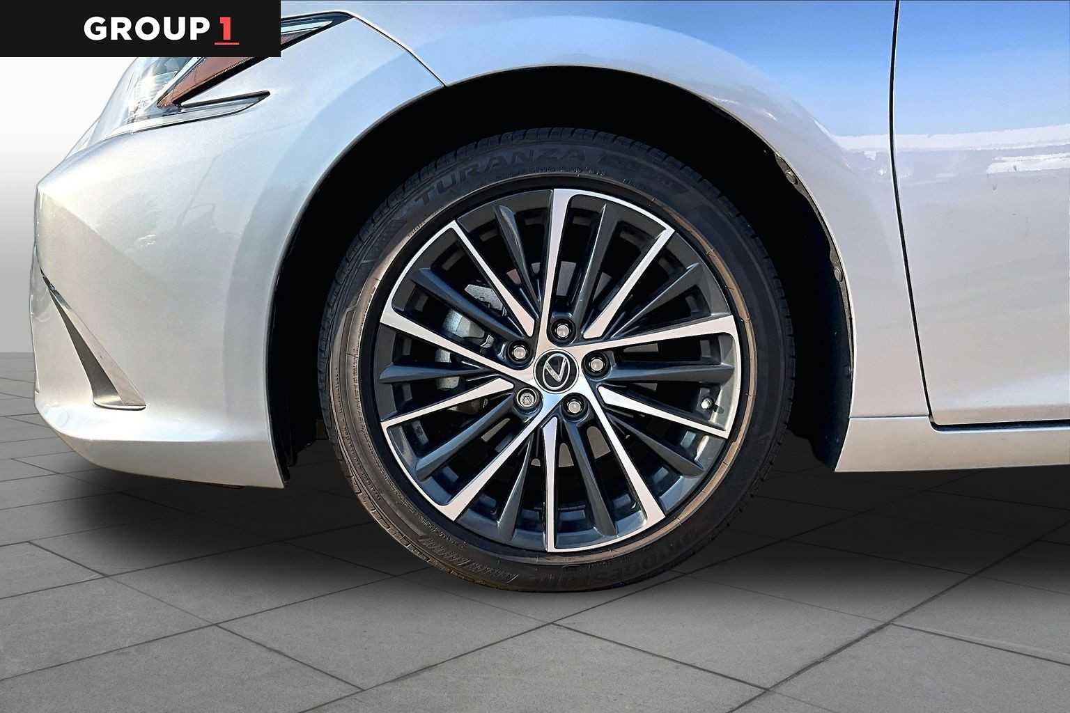 Used 2025 Iridium Lexus  image 9