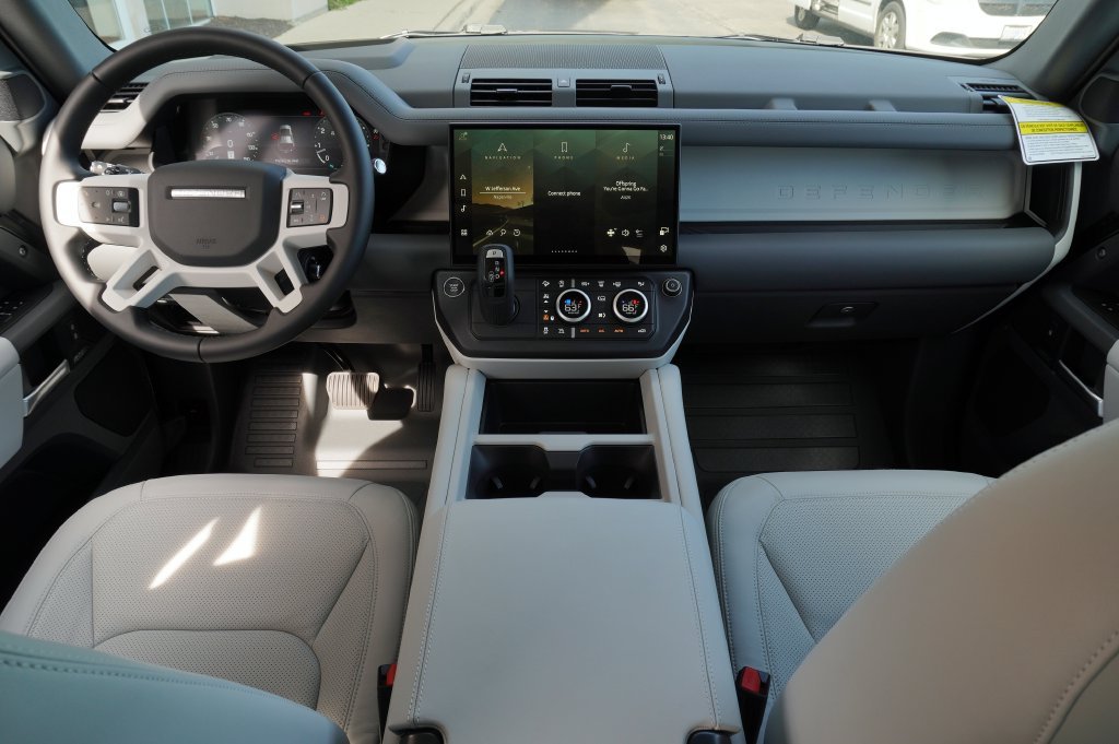 New 2026 Carpathian Grey Land Rover X-Dynamic SE image 9