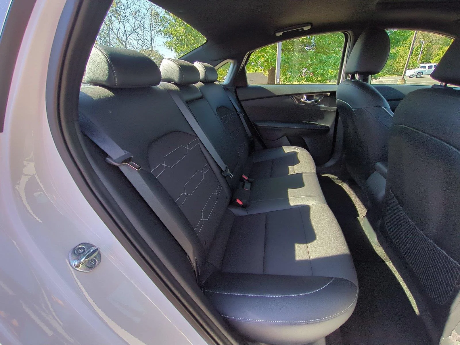 Used 2024 Snow White Pearl Kia GT-Line image 35