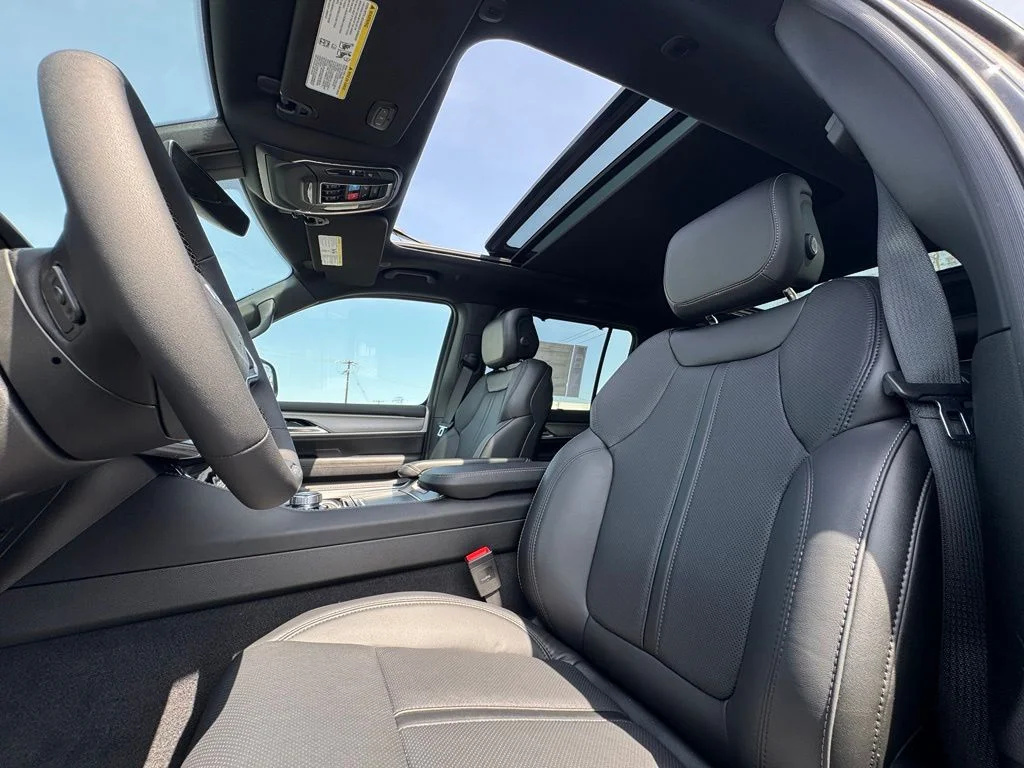 New 2026 High Gloss Black Exterior Paint Jeep Limited Reserve image 22