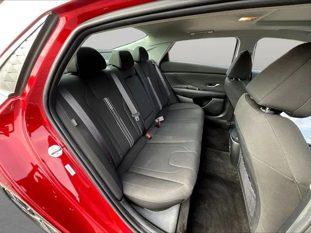 Used 2025 Red Hyundai SEL Convenience image 25