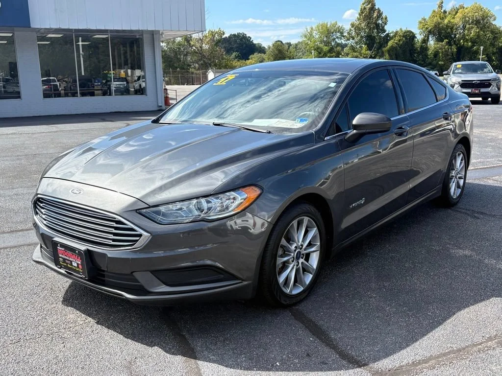 Used 2017  Ford Hybrid SE image 2