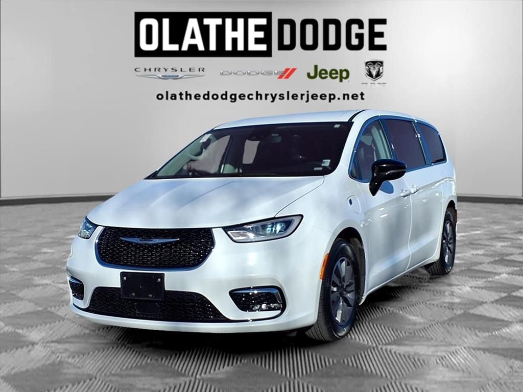 2024 Chrysler Pacifica PHEV Select