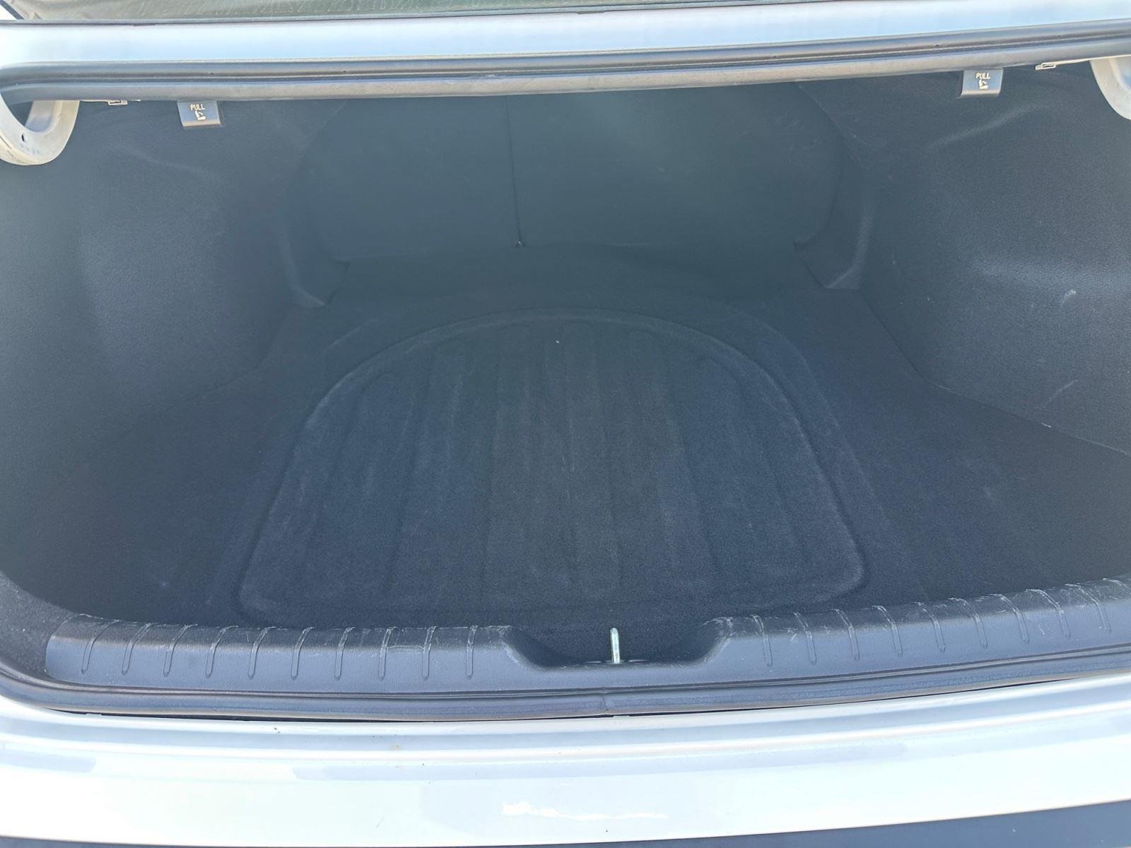 Used 2025 Snow White Pearl Kia LXS image 18
