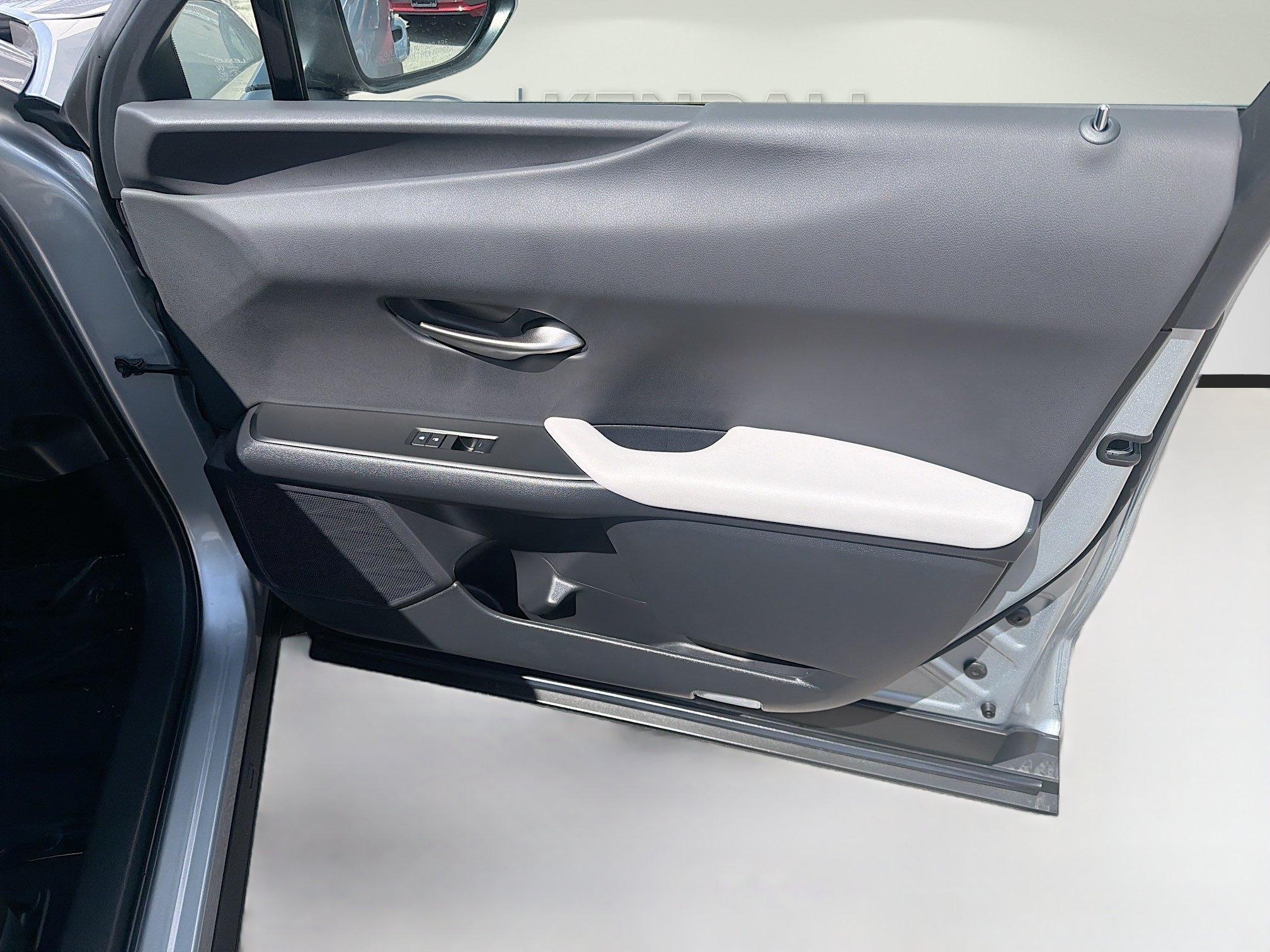 Used 2025 Iridium Lexus UX 300h image 31